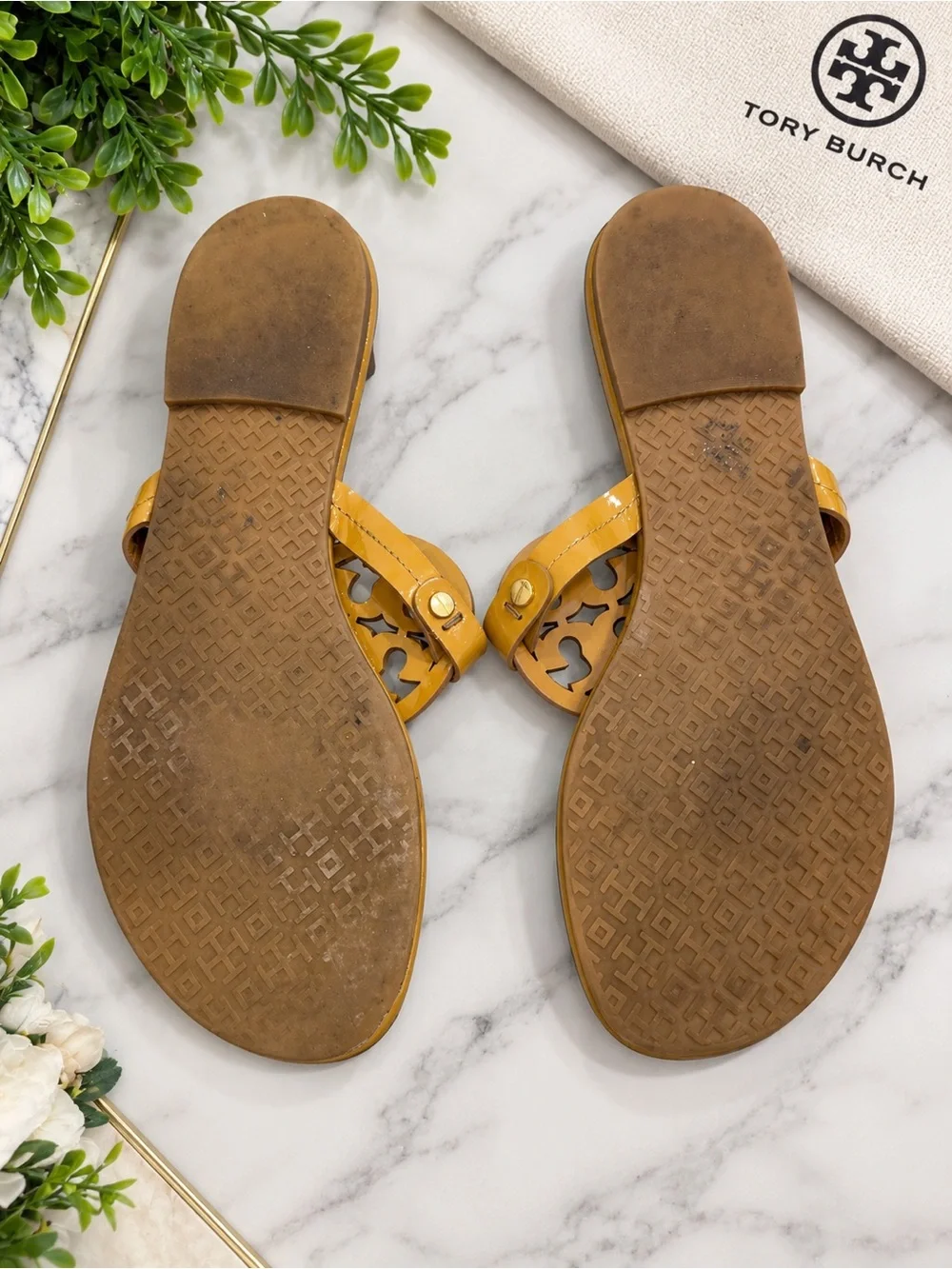 Tory Burch Patent Logo Thong Sandals in Honey Tan
